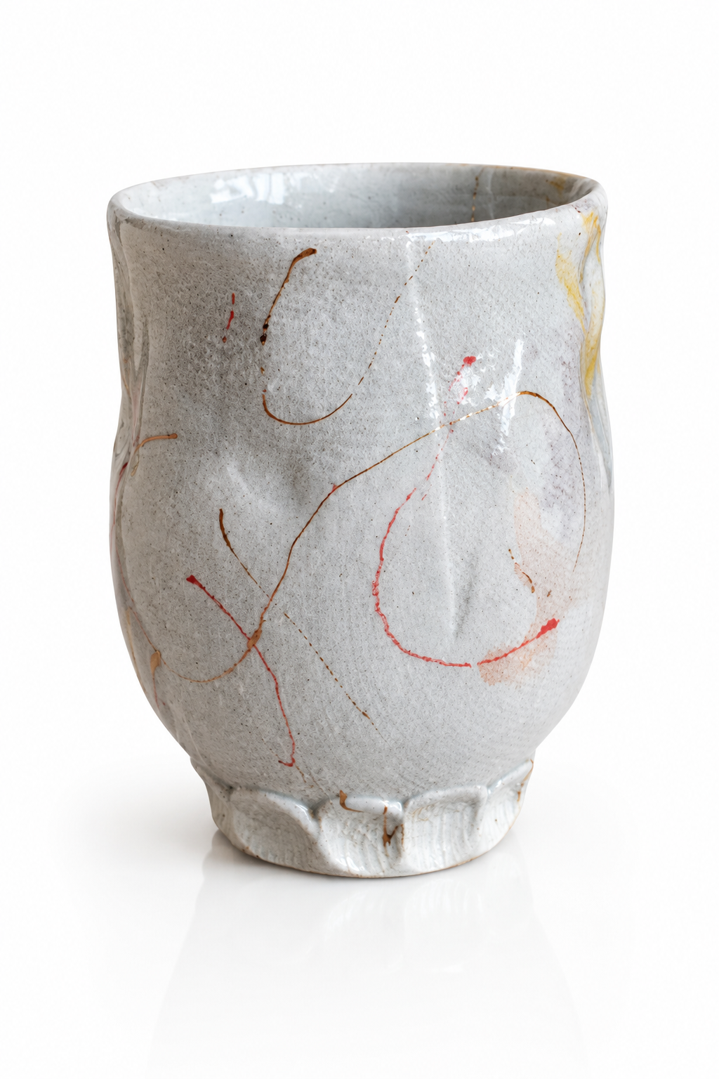 Handmade Kasama-yaki yunomi tea cup with ivory glaze and delicate floral-inspired detailing from Japan.