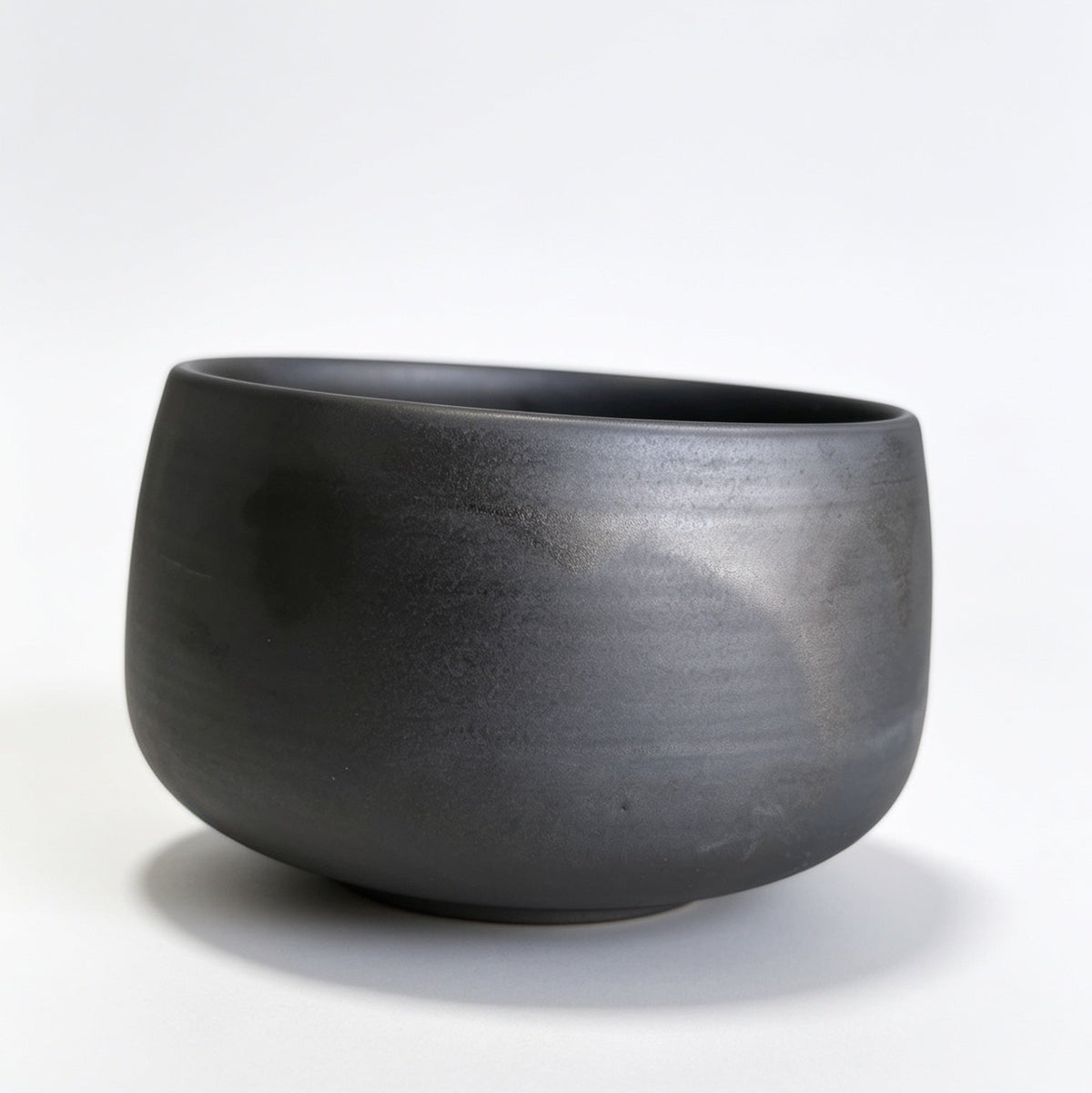 Handmade Japanese ceramic matcha bowl in charcoal black finish